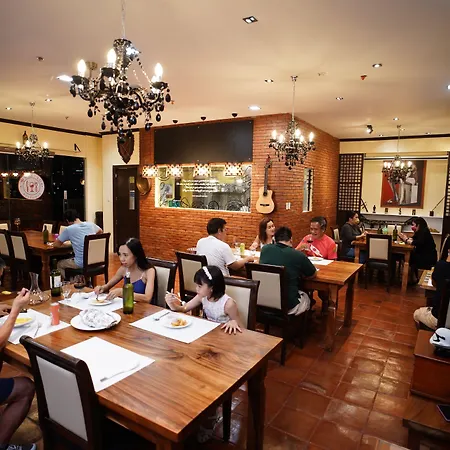 Heroes Hotel