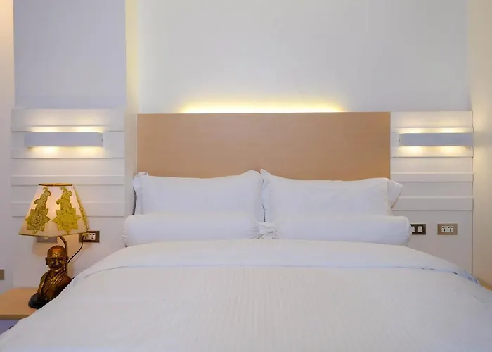 Heroes Hotel
