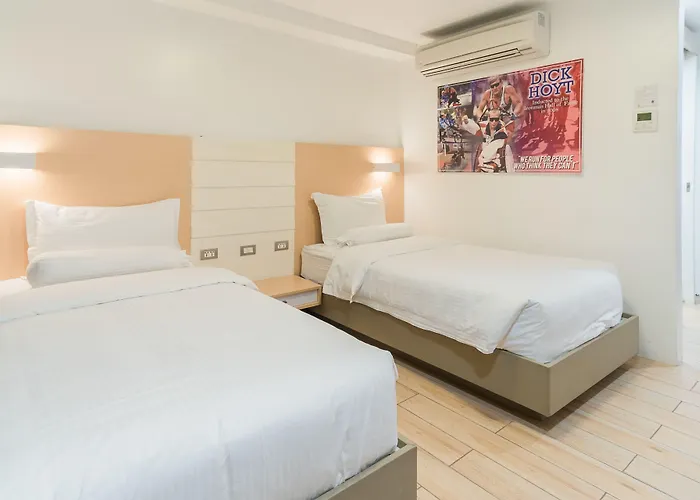 Heroes Hotel