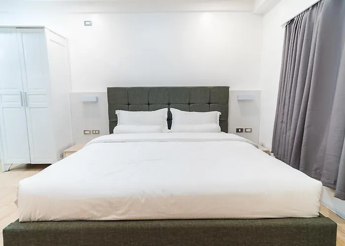 Heroes Hotel